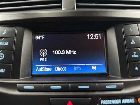 Used 2018 Ford Explorer XLT image 29