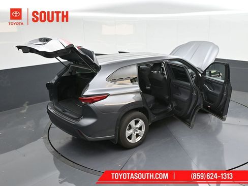 Used 2023 Toyota Highlander L image 56