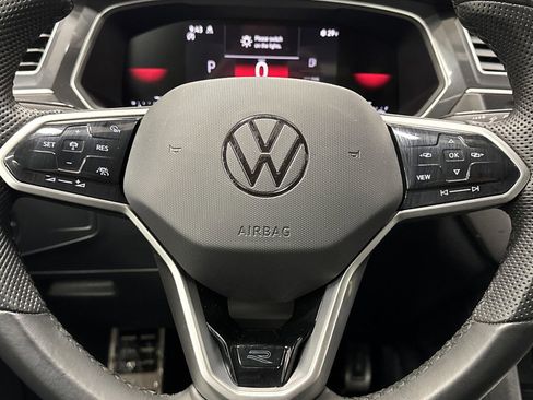 Used 2024 Volkswagen Tiguan SE R-Line image 17