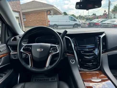 Used 2018 Cadillac Escalade ESV Luxury AWD/4WD image 61