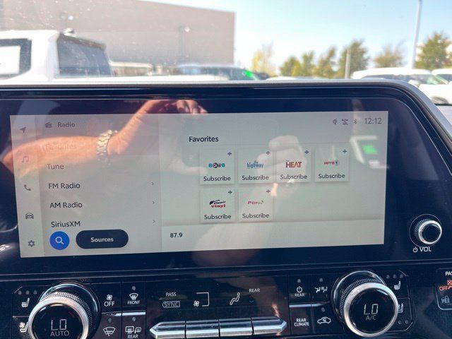Used 2023 Toyota Highlander Limited AWD/4WD image 18