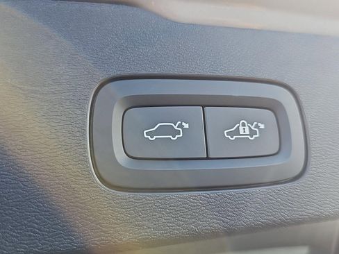 Used 2025 Volvo V60 B5 Cross Country Plus image 46