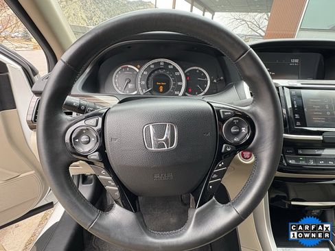 Used 2016 Honda Accord Touring image 4