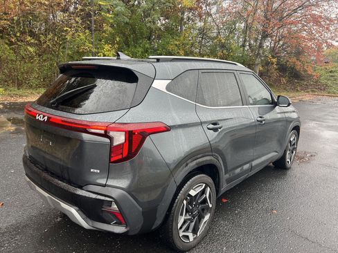 Used 2024 Kia Seltos SX w/ SX Sunroof Package image 3