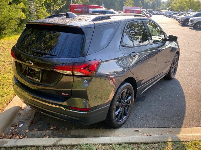 Used 2022 Chevrolet Equinox RS w/ Infotainment Package FWD image 32