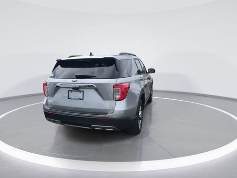 Used 2022 Ford Explorer XLT w/ Equipment Group 202A AWD/4WD image 8