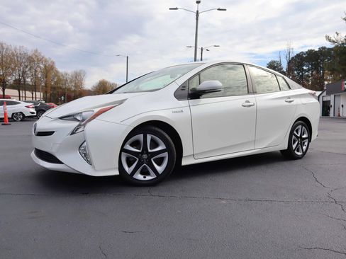 Used 2016 Toyota Prius Three Touring image 6