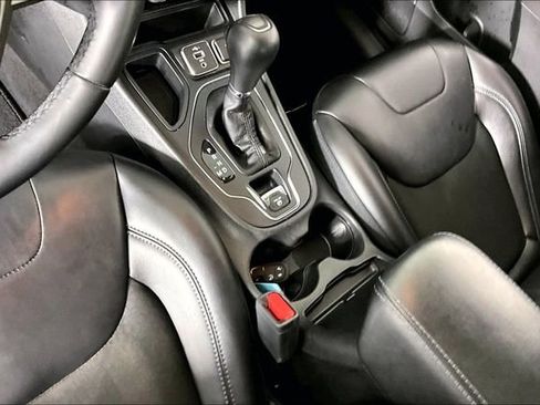 Used 2019 Jeep Cherokee Latitude Plus FWD image 17