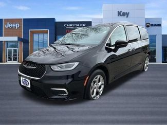 Used 2024 Chrysler Pacifica Limited FWD video 2