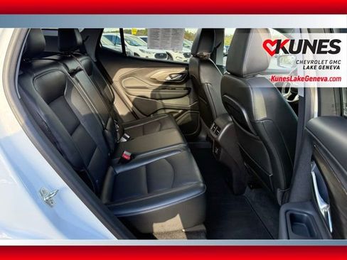 Used 2024 GMC Terrain SLT image 16