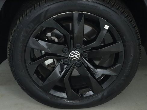 Used 2024 Volkswagen Taos SE image 39