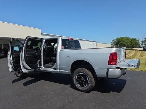 Used 2026 RAM 2500 Laramie AWD/4WD image 13