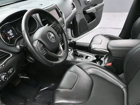 Used 2020 Jeep Cherokee Latitude Plus image 16