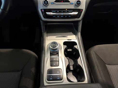 Used 2022 Ford Explorer XLT image 19