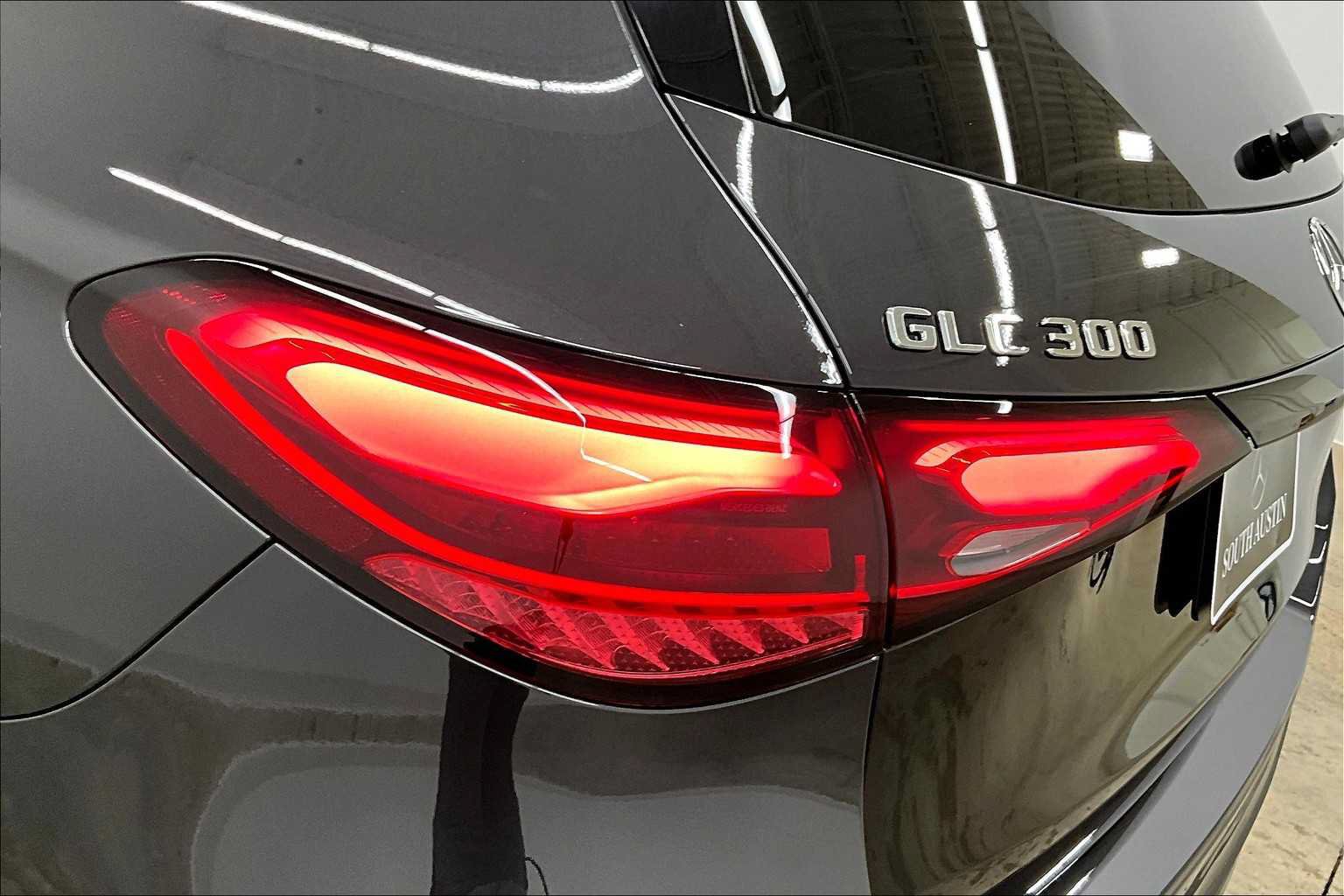 Used 2025 Mercedes-Benz GLC 300 4MATIC image 28