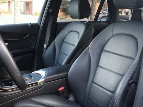 Used 2021 Mercedes-Benz GLC 300 4MATIC image 40