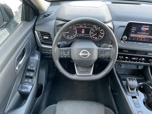 Used 2025 Nissan Rogue SV image 18