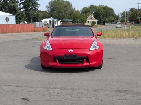 Used 2011 Nissan 370Z image 3