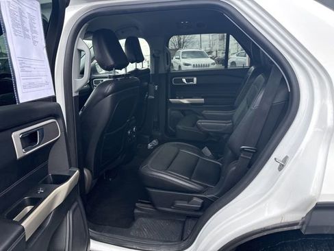Used 2020 Ford Explorer XLT w/ Equipment Group 202A image 10