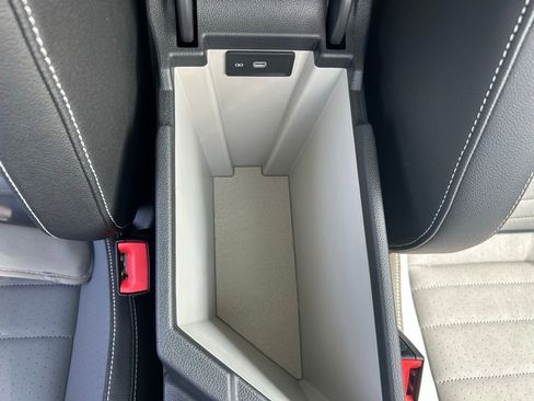 Used 2025 Volkswagen Jetta SE w/ Sunroof Package image 29