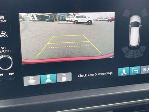 Used 2025 Honda Pilot Touring image 5