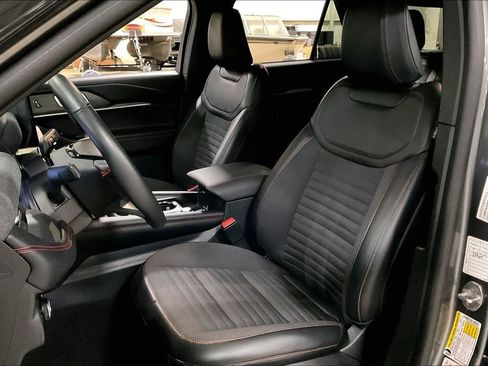 Certified 2025 Ford Explorer ST-Line w/ ST-Line Street Pack image 23