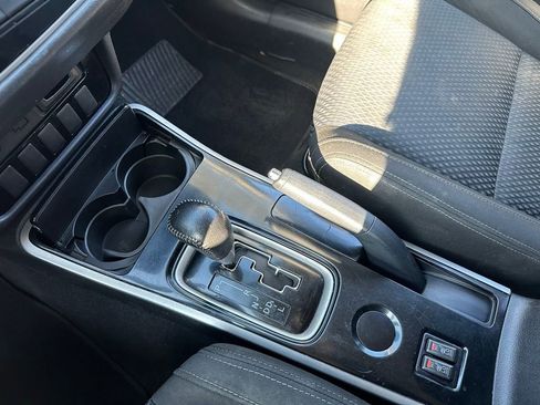Used 2018 Mitsubishi Outlander SE image 21
