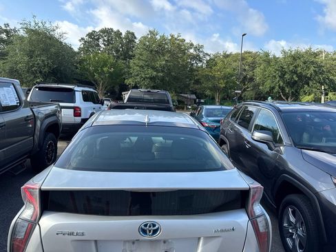 Used 2016 Toyota Prius Two FWD image 3