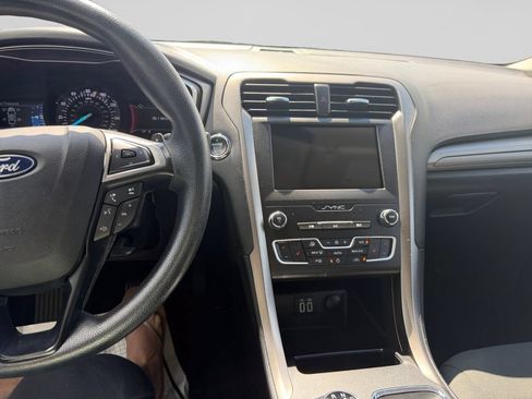 Used 2020 Ford Fusion SE AWD/4WD image 12