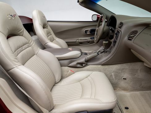 Used 2003 Chevrolet Corvette 50th Anniversary Edition w/ Preferred Equipment Group1 image 31