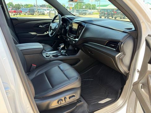 Used 2023 Chevrolet Traverse RS w/ LPO, Floor Liner Package FWD image 9