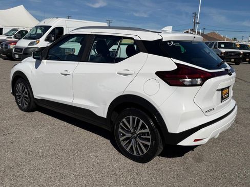 Used 2022 Nissan Kicks SV image 9
