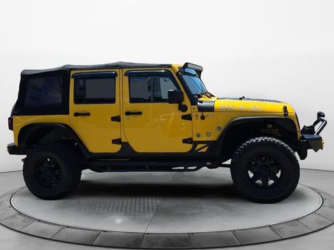 Used 2015 Jeep Wrangler Unlimited Sahara w/ Max Tow Package AWD/4WD image 6