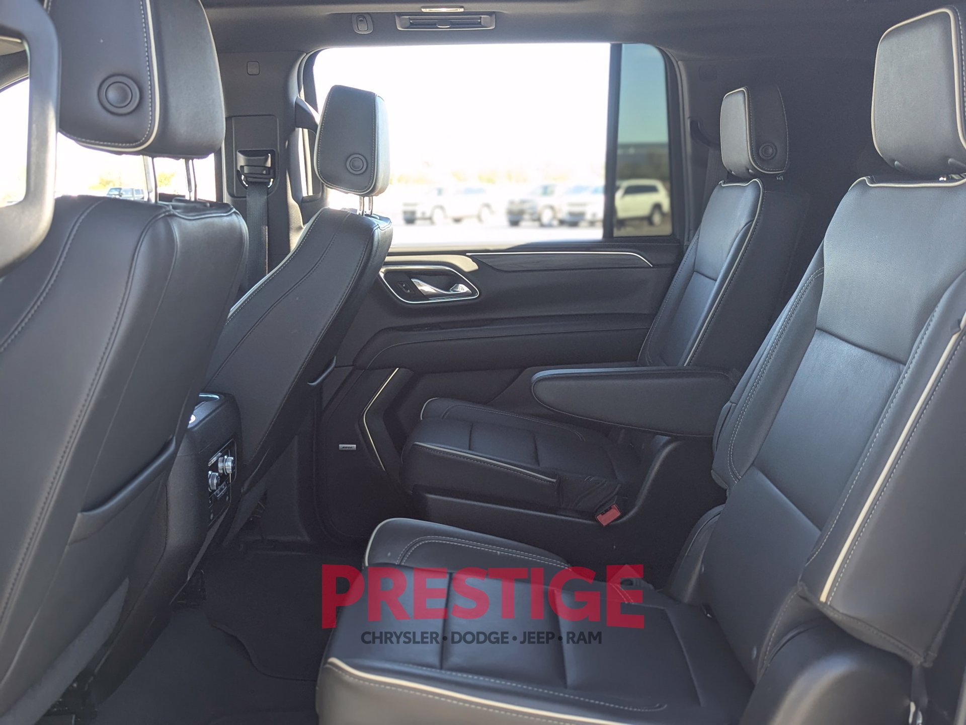 Used 2024 GMC Yukon XL SLT w/ SLT Premium Package AWD/4WD image 32