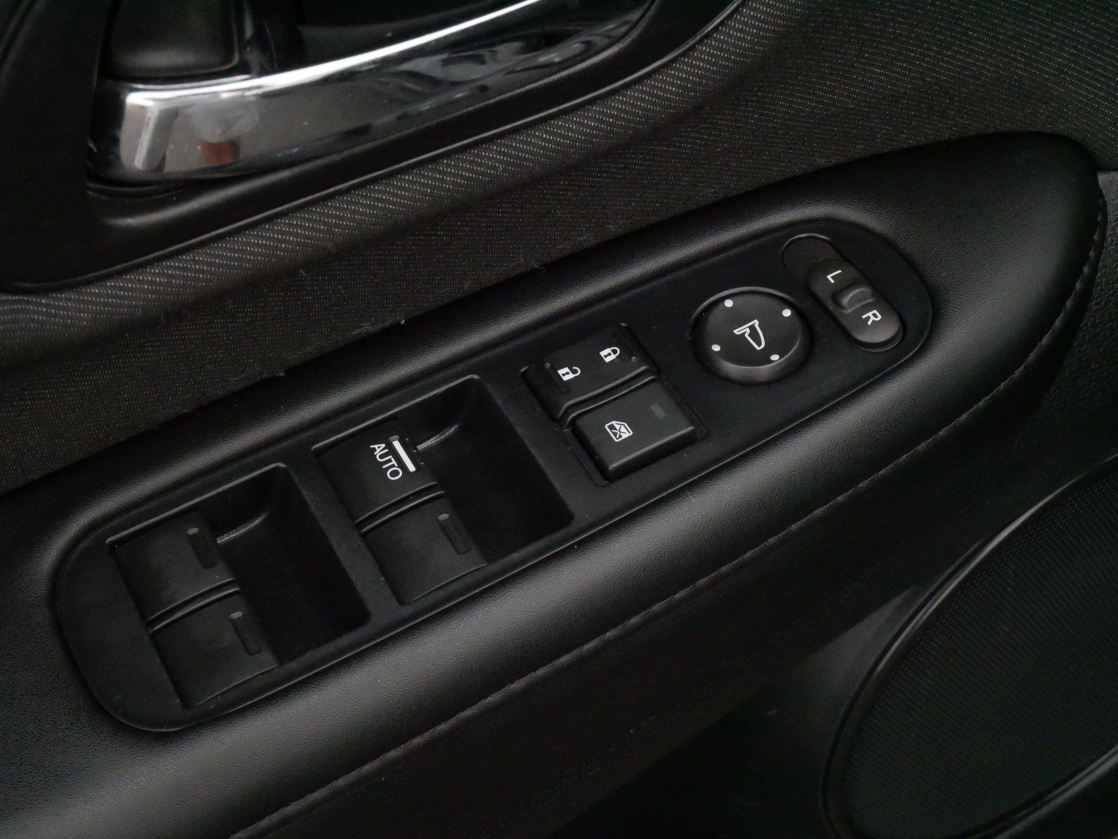 Used 2019 Honda HR-V LX image 19