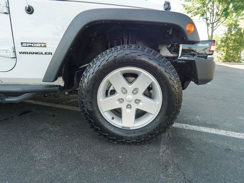 Used 2017 Jeep Wrangler Sport w/ Connectivity Group AWD/4WD image 11