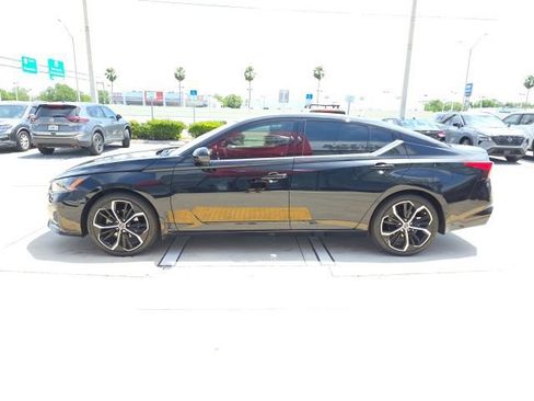 Used 2024 Nissan Altima 2.5 SR w/ SR Premium Package image 7