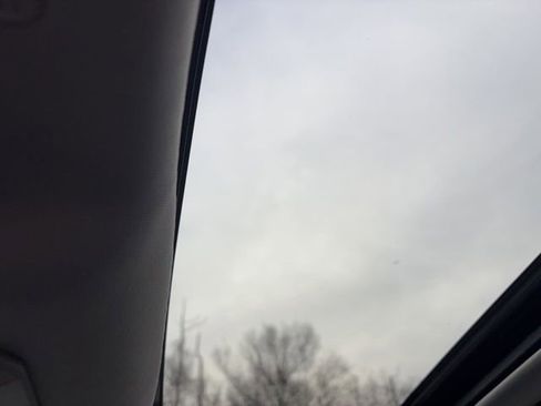 Used 2022 Toyota Highlander XLE image 16