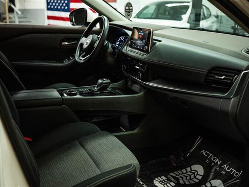 Used 2022 Nissan Rogue SV image 13