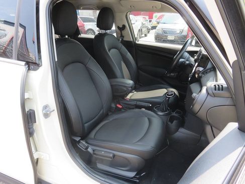 Used 2019 MINI Cooper 4-Door Hardtop w/ Signature Upholstery Package FWD image 11