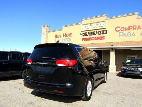 Used 2017 Chrysler Pacifica Touring FWD image 26