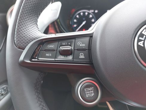 New 2025 Alfa Romeo Tonale w/ Premium Package AWD/4WD image 18