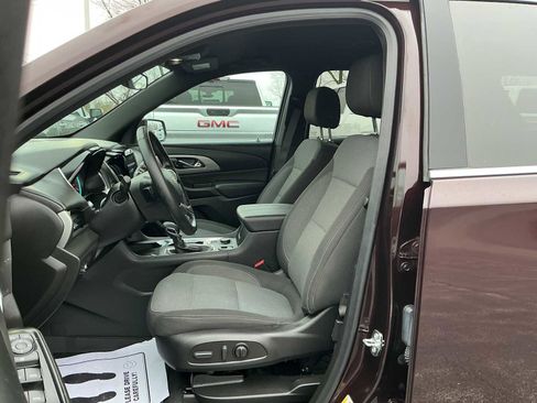 Used 2023 Chevrolet Traverse LT image 24