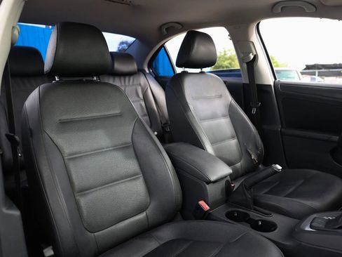 Used 2012 Volkswagen Jetta SE FWD image 24