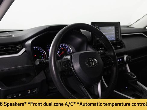 Used 2021 Toyota RAV4 XLE Premium image 4