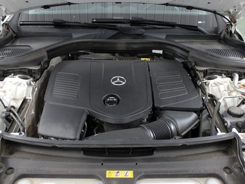 Used 2025 Mercedes-Benz GLC 300 image 40