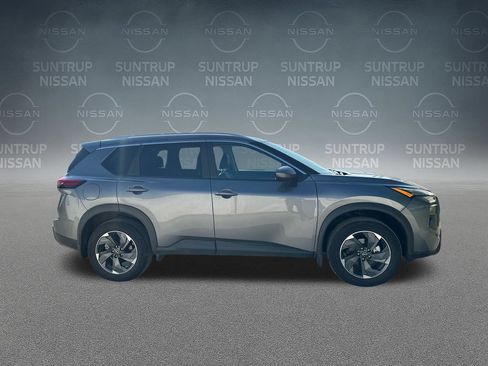 Used 2025 Nissan Rogue SV w/ SV Premium Package FWD image 7