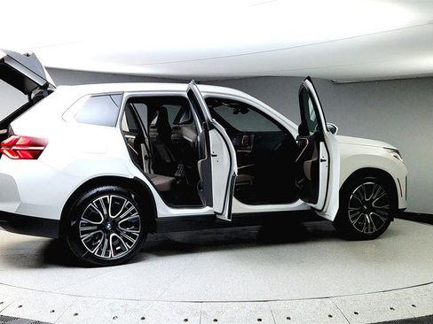 Used 2025 BMW X3 xDrive30i w/ Convenience Package image 12