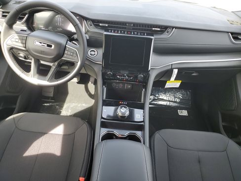 New 2025 Jeep Grand Cherokee Laredo X image 15