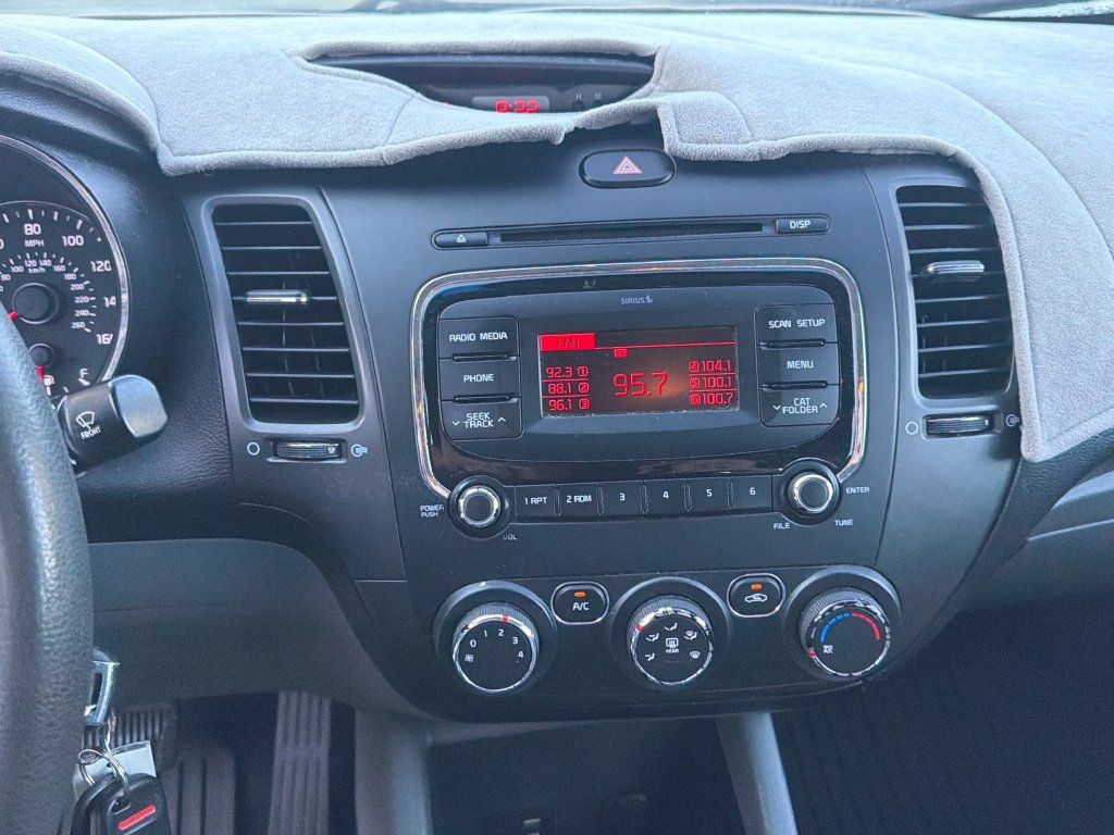 Used 2017 Kia Forte LX FWD image 22